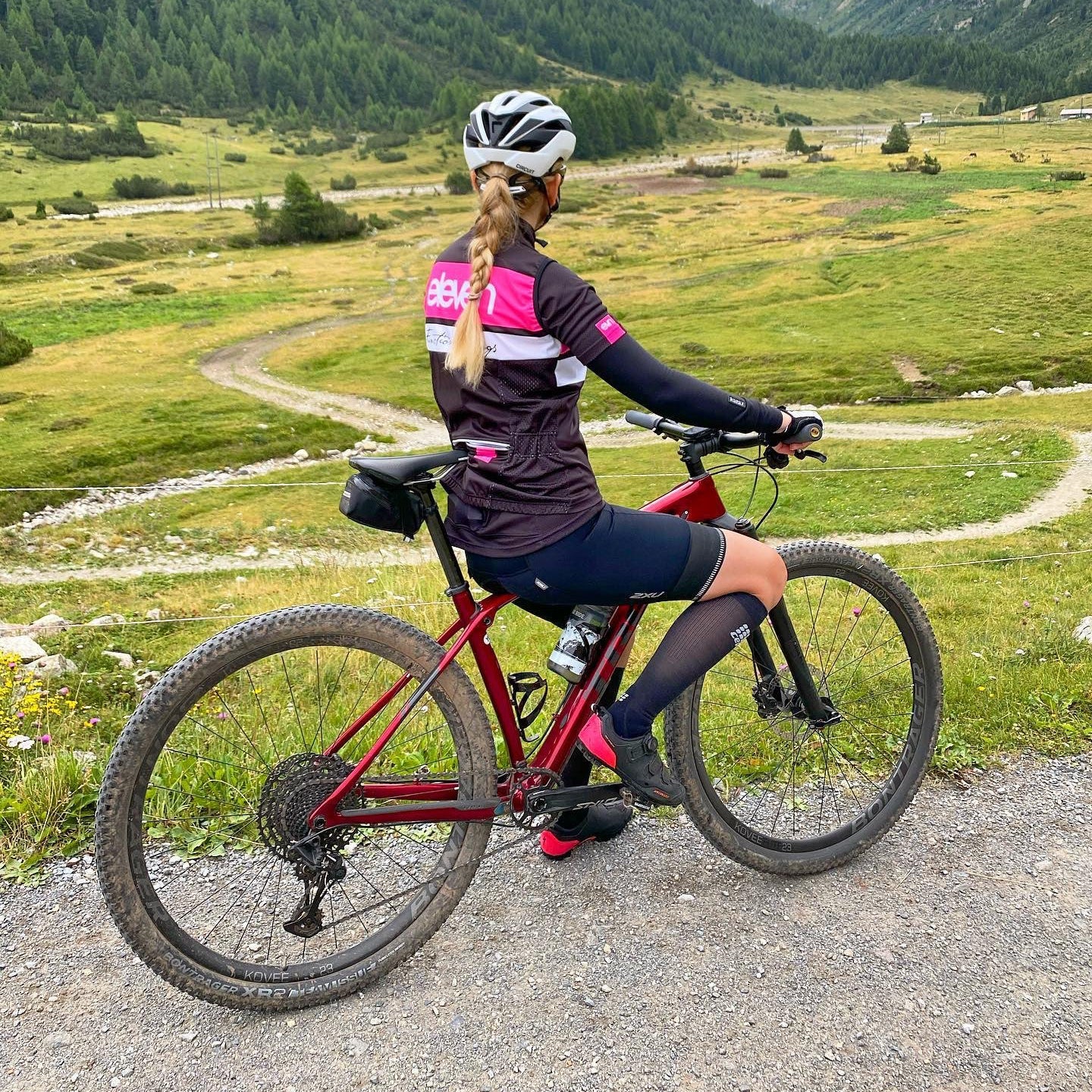 Cycling jersey for bicycle rider